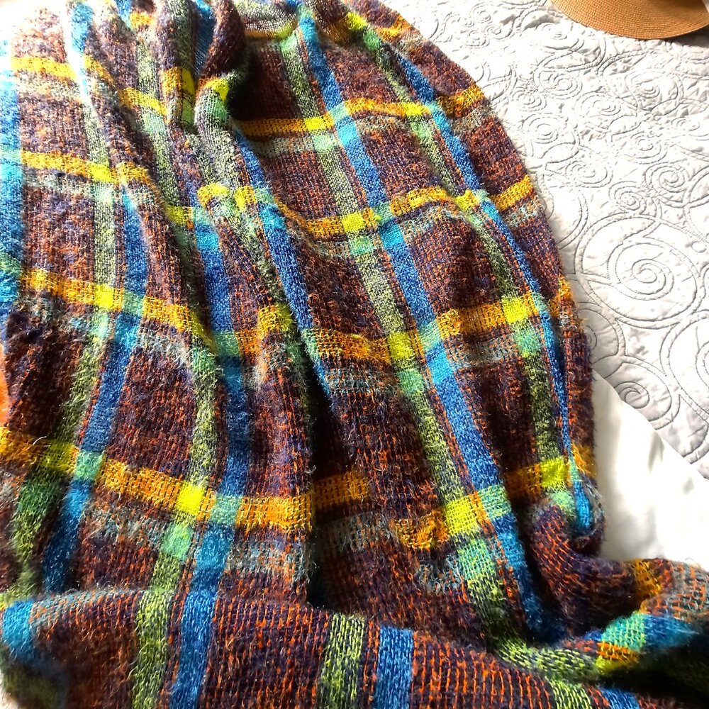 Vintage Donegal Design, handwoven mohair and wool throw, bold plaid - Picture 5 of 6